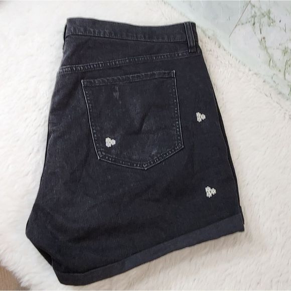 Old Navy Pants - Old Navy Boyfriend Mid Rise Black Denim Shorts